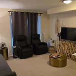 Lovely 1 Bedroom Condo In The Heart Of Seattle!