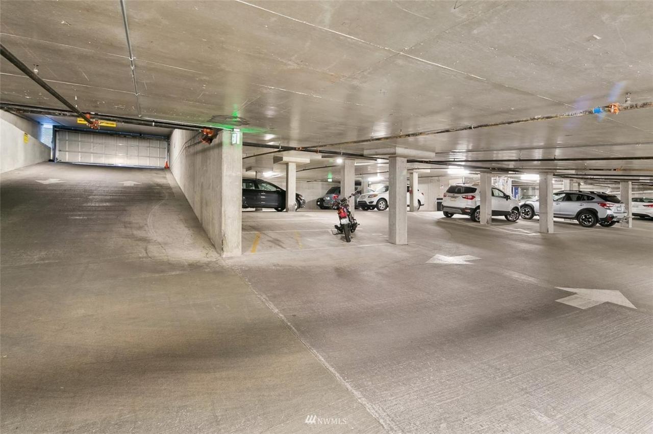 Lovely 1 Bedroom In The Heart Of Seattle! *