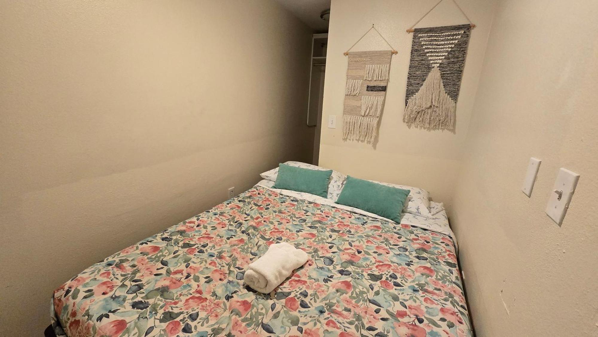 Lovely 1 Bedroom In The Heart Of Seattle!